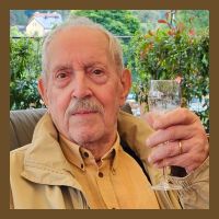 Van Dijk Marinus klein | UITVAARTVANCLEEF, Discrete, serene en persoonlijke begeleiding, in een voor u moeilijke periode.